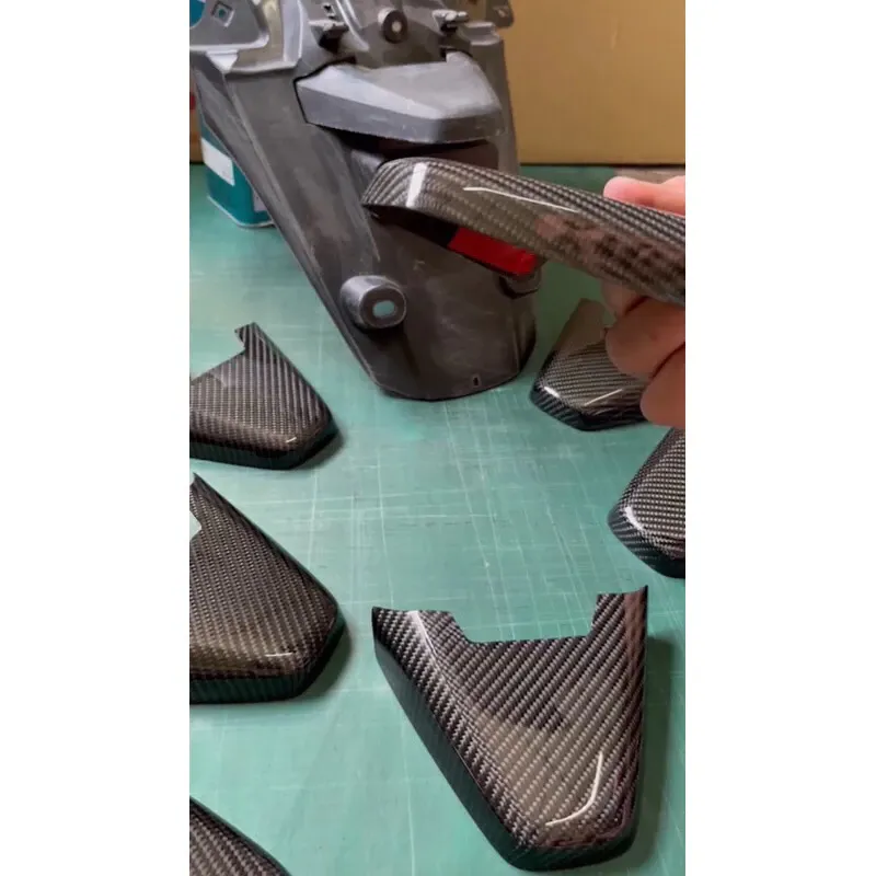 ฝาครอบไฟส่องป้าย Pure Carbon Kevlar Giorno 125 ลาย2 ผ้าดำ แปะทับ 3M
