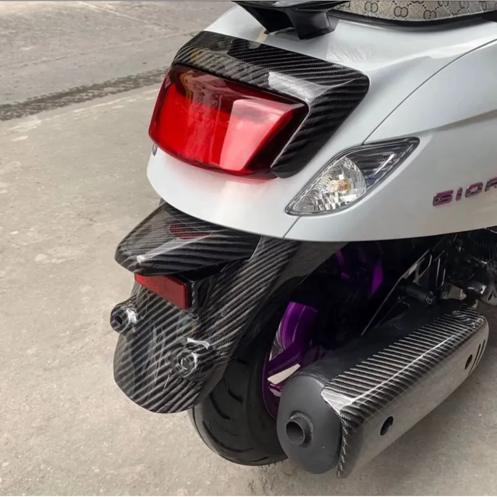 ชุดบังโคลนท้าย Honda Giorno ลาย 4 งาน PJ Carbon ผ้าคาร์บอนไฟเบอร์แท้ นำเข้าอิตาลี รับประกัน 1 ปี แถมน้ำยาขัดเคลือบ