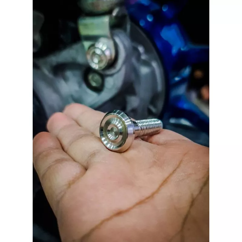 น๊อตกันขโมยโช๊คหลัง Honda Giorno / XMAX / LEAD / PCX160 / ADV160 / CLICK125-160 / Grand Filano / MIO / NOUVO (สำหรับยึดโช๊คหูล่าง) - อะไหล่แต่ง Giorno+