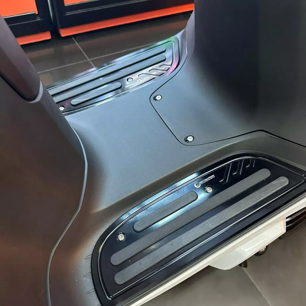 แผ่นรองพื้น Honda Giorno งาน CNC Revolution อลูมิเนียมหนา แข็งแรง สีสวย