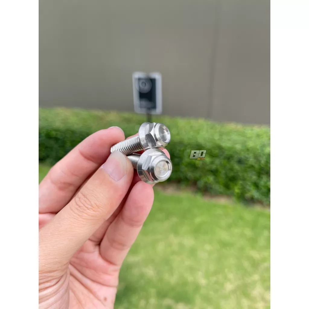 น๊อตยึดคาลิปเปอร์/ปั๊มล่าง Honda สำหรับ Wave, Giorno, Lead (งาน Heng Screw CNC)