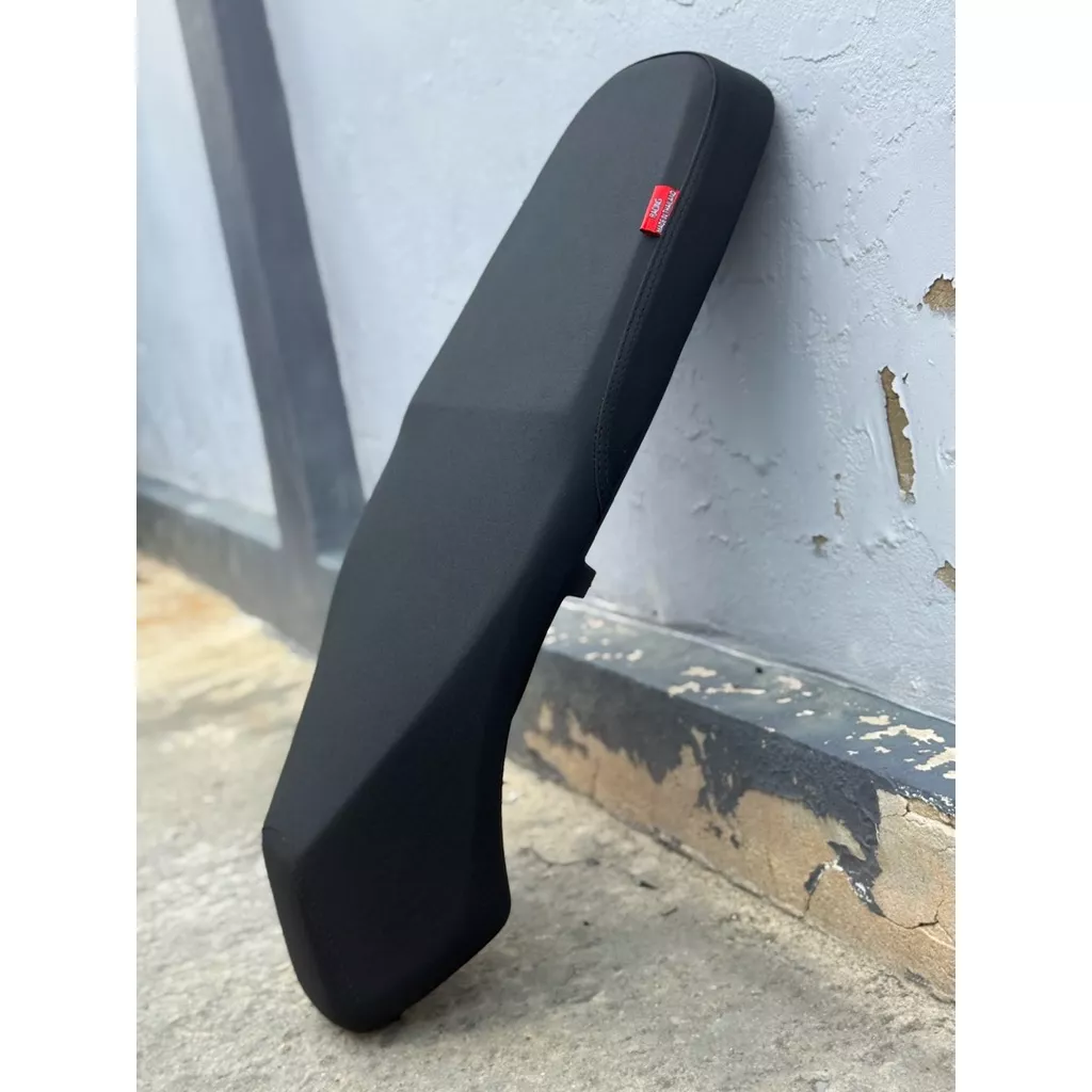 เบาะปาด Honda Giorno+ หนังเรดเดอร์กันน้ำ เลือกได้ 2 ทรง (ตอนเดียว/สองตอน) ด้าย 10 สี