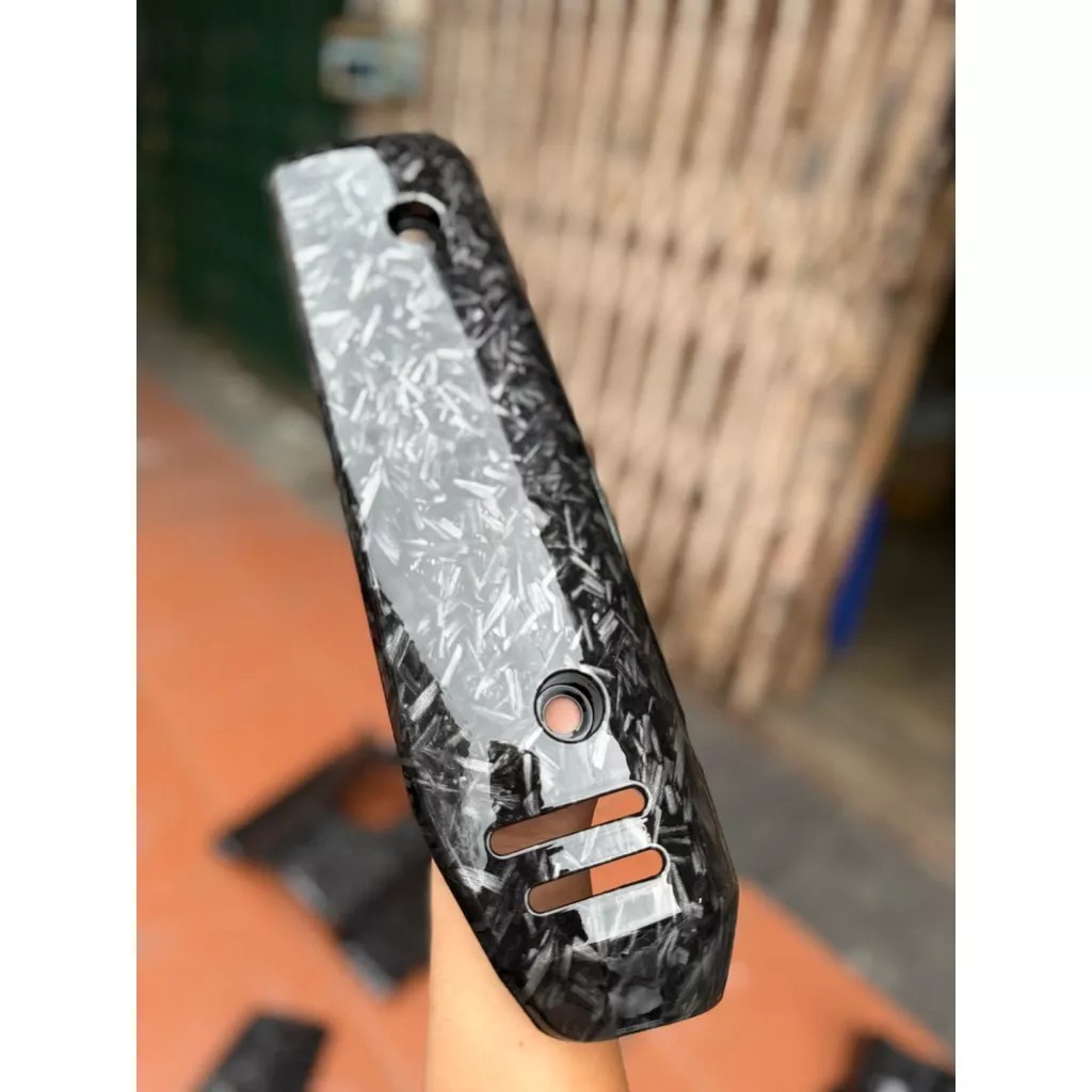 ครอบท่อกันร้อน Honda Giorno+ 125 แท้ศูนย์ ทำลายเคฟล่าฟอร์ด 5D เคลือบแล็คเกอร์ 2K