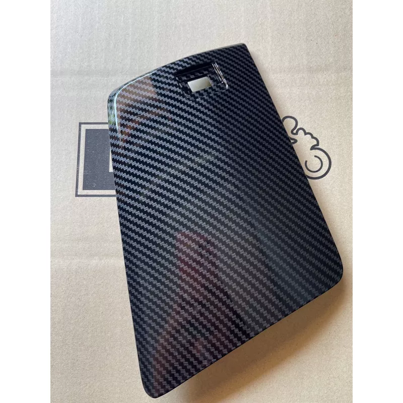 ฝาปิดช่องเก็บของ Honda Giorno 125 แท้ศูนย์ ลายเคฟล่า 5D เคลือบแลคเกอร์ 2K