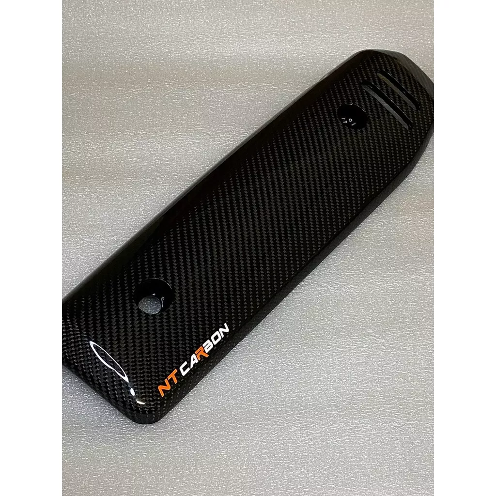 ครอบท่อคาร์บอนแท้ Honda Giorno ลาย 2 โลโก้ส้ม NT