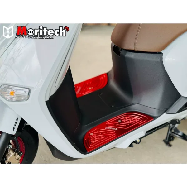 แผ่นพื้นพักเท้าหน้า CNC Moritech สำหรับ Honda Giorno 125